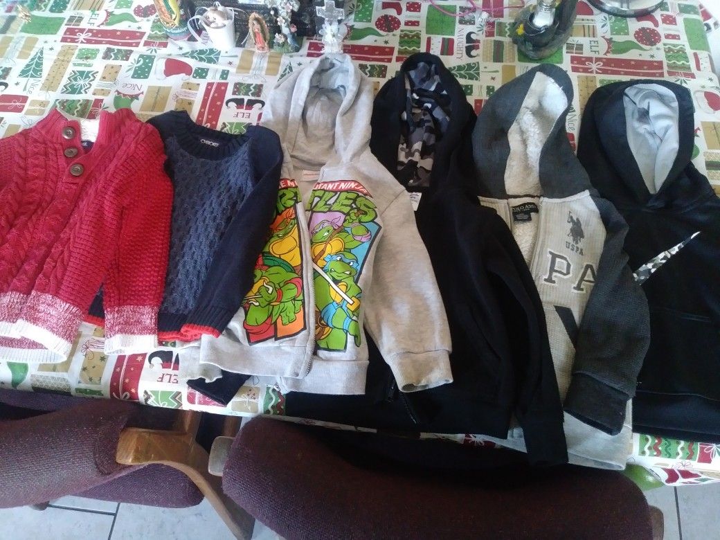 Boys swaters size 3t