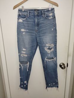 Abercrombie & Fitch Annie Girlfriend Jeans Size 28 / 6R Distressed Ripped Knees
