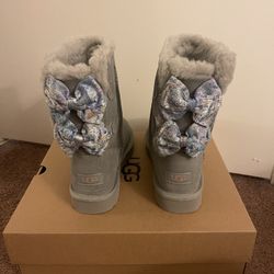 100% Authentic Brand New in Box UGG Bailey Bow Splatter Boots / Women size 6 / Color: Sel Grey