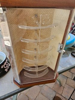 Sunglass display case Chandler