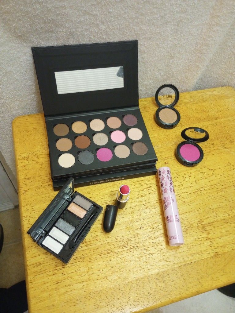New Makeup Set, Nuevo Set De Maquillaje.