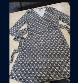 Ann Taylor Stretchy Wrap Around , Womans Size 14 P