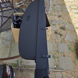 Audi Q7 retractable cargo cover