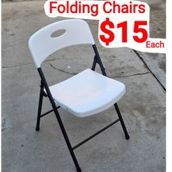 White plastic Folding Chairs for Outside / Indoor, Portable, 350 Ibs Capacity, Heavy Duty, Foldable Commercial Seating for Picnic, Party, Patio