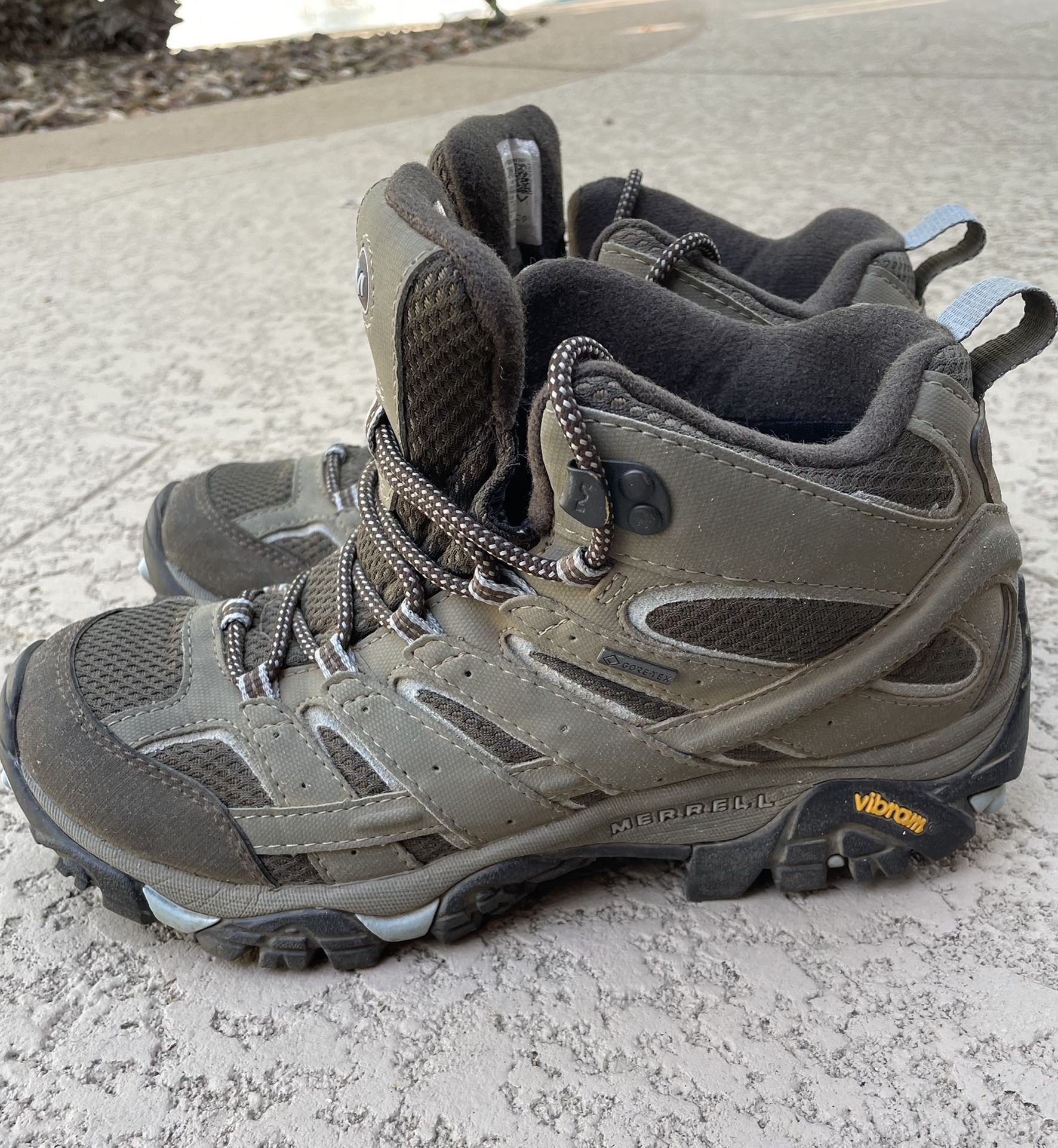 Merrell Women's Moab 2 Mid Gtx Hiking Boot