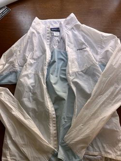 Patagonia women’s lightweight jacket small light white blue.