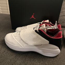 New Authentic Air Jordan AJ 4020 IT2083-100 Size 13 White Black Varsity Red