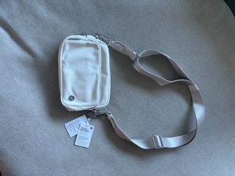Brand new Lululemon Everywhere bag - TAGS STILL ON
