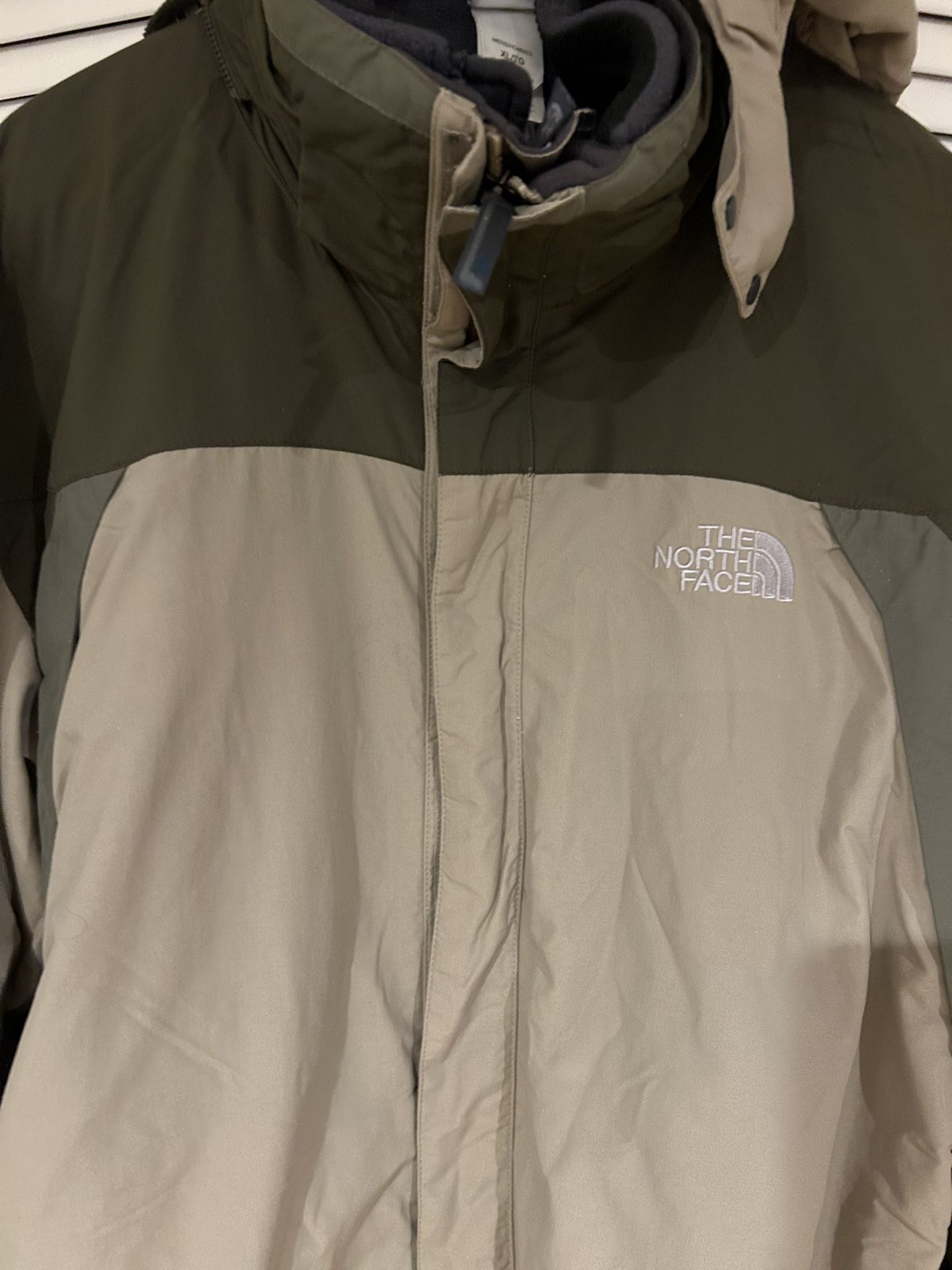 THE NORTH FACE Men's Triclimate Waterproof Jacket.