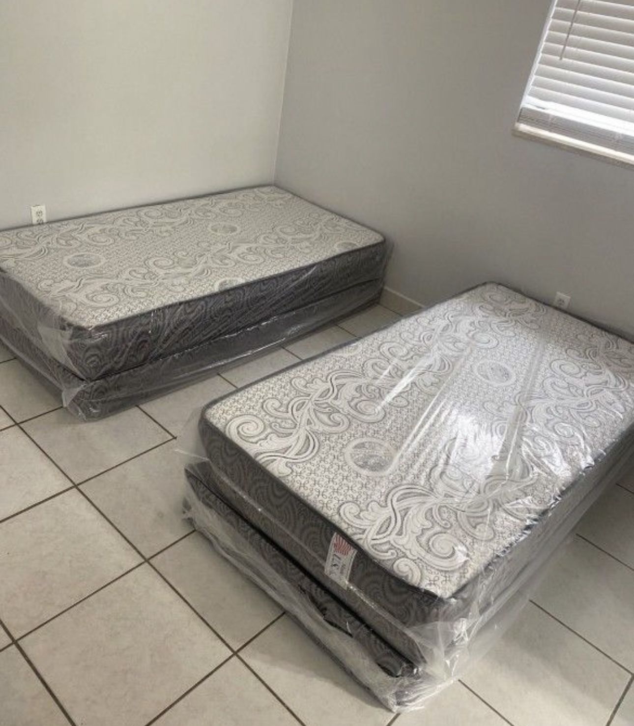 NEW MATTRESS TWIN SIZE PLUSH WITH BOX SPRING