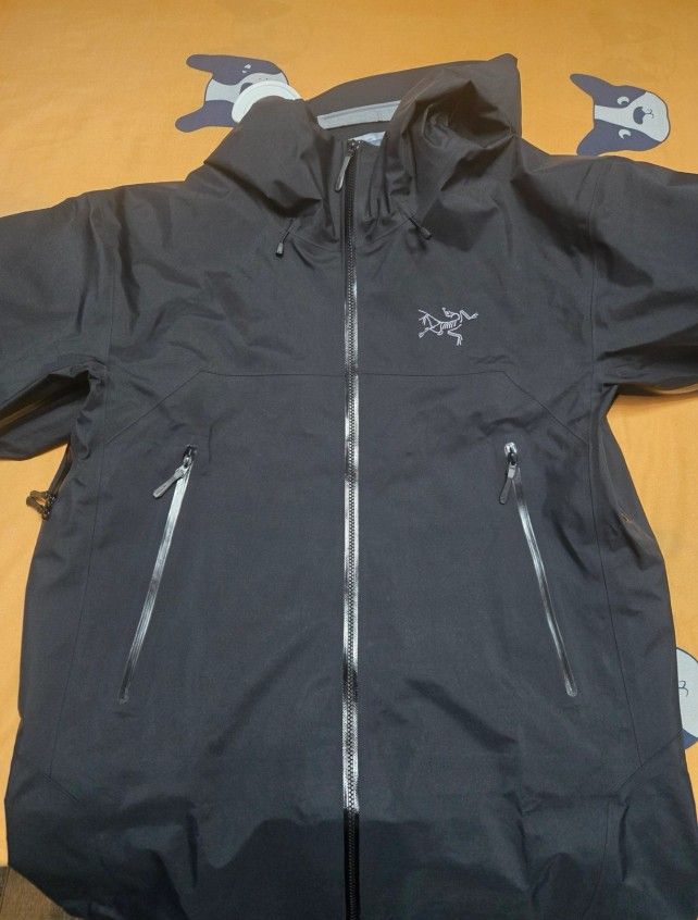 BETA SL GORE-TEX Hardshell Printed Hoodie Long Sleeve Waterproof, Windproof, Breathable, Lightweight Jacket for Men
