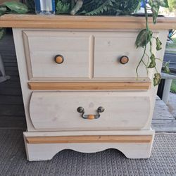 Kathy Ireland Girls Nightstand