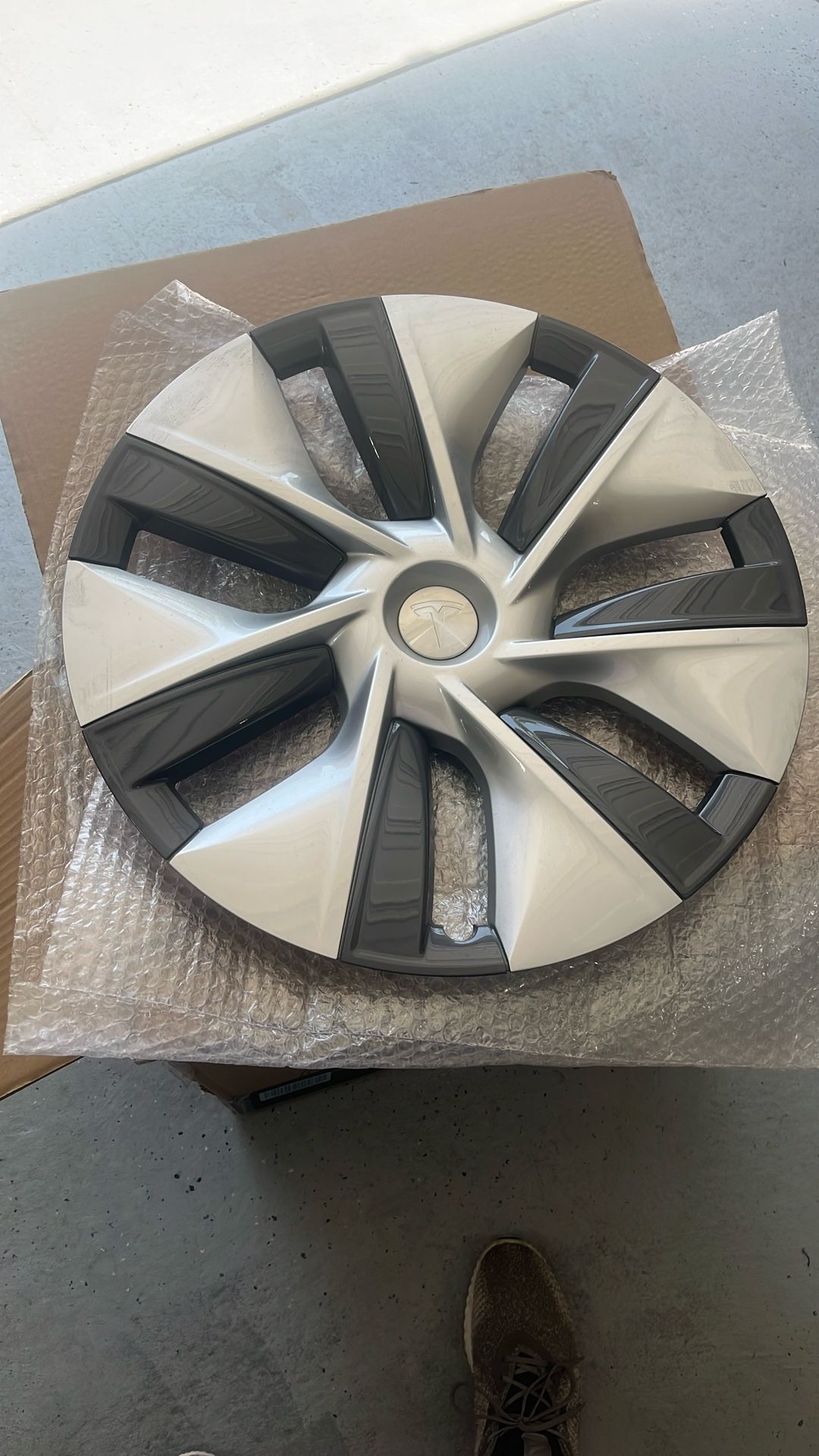 Tesla Model Y OEM Hub Caps (original)
