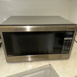 Panasonic Genius Sensor Microwave (1200 Watts)