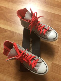 Gently used converse shoes. (Size 6)