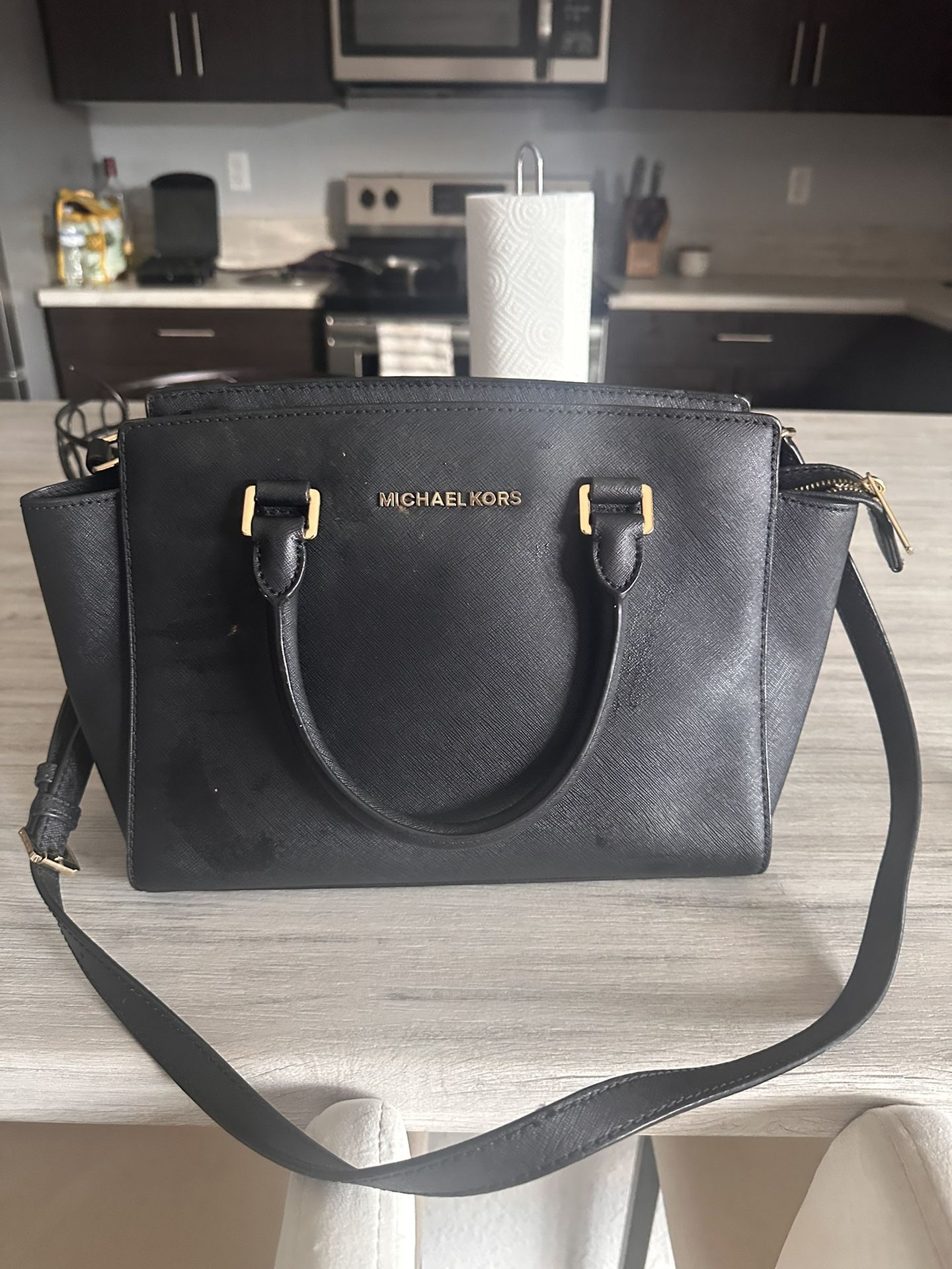 This is a Michael Kors Selma Saffiano leather medium satchel in black. 