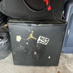Mini Fridge 