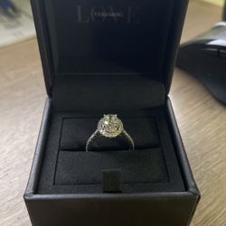 Verá Wang Engagement Ring
