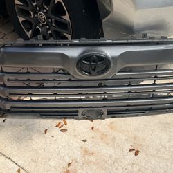 Toyota Tundra 2022 - 2027 Limited Grille 