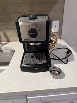 DeLonghi 15 BAR Pump ESPRESSO and Cappuccino Maker Black EC155