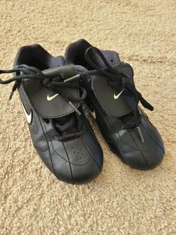 Nike 13.5 Boys Baseball Cleats - Like New
