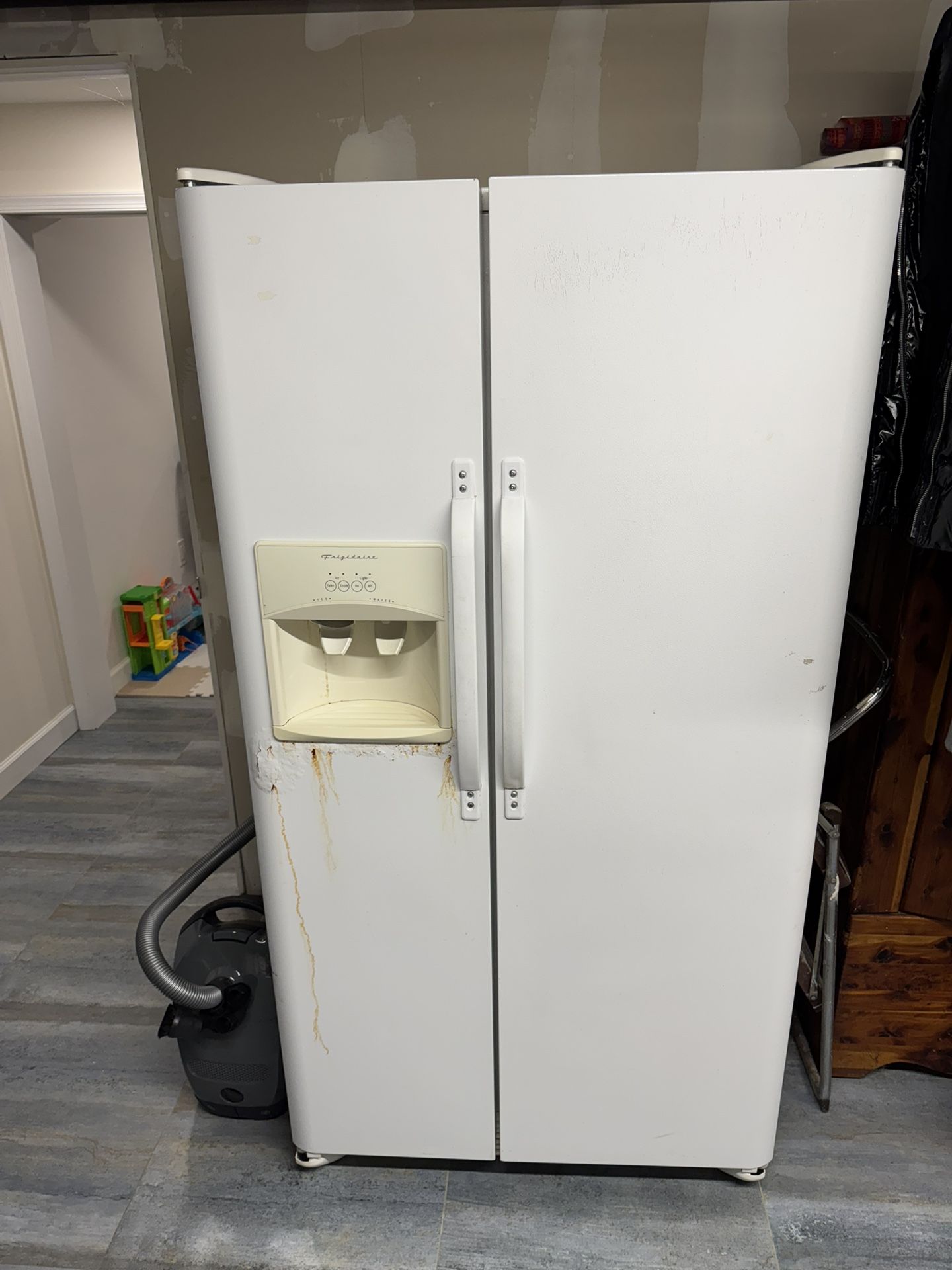 Frigidare Refrigerator Double Door