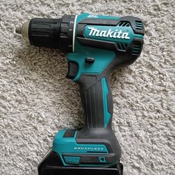 Makita Xfd13 18V 1/2" Brushless Drill Driver
With the 3Ah battery, Like new 