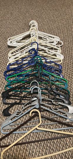 Clothes Hangers, 32 Plastic Clothes Hangers Various Colors