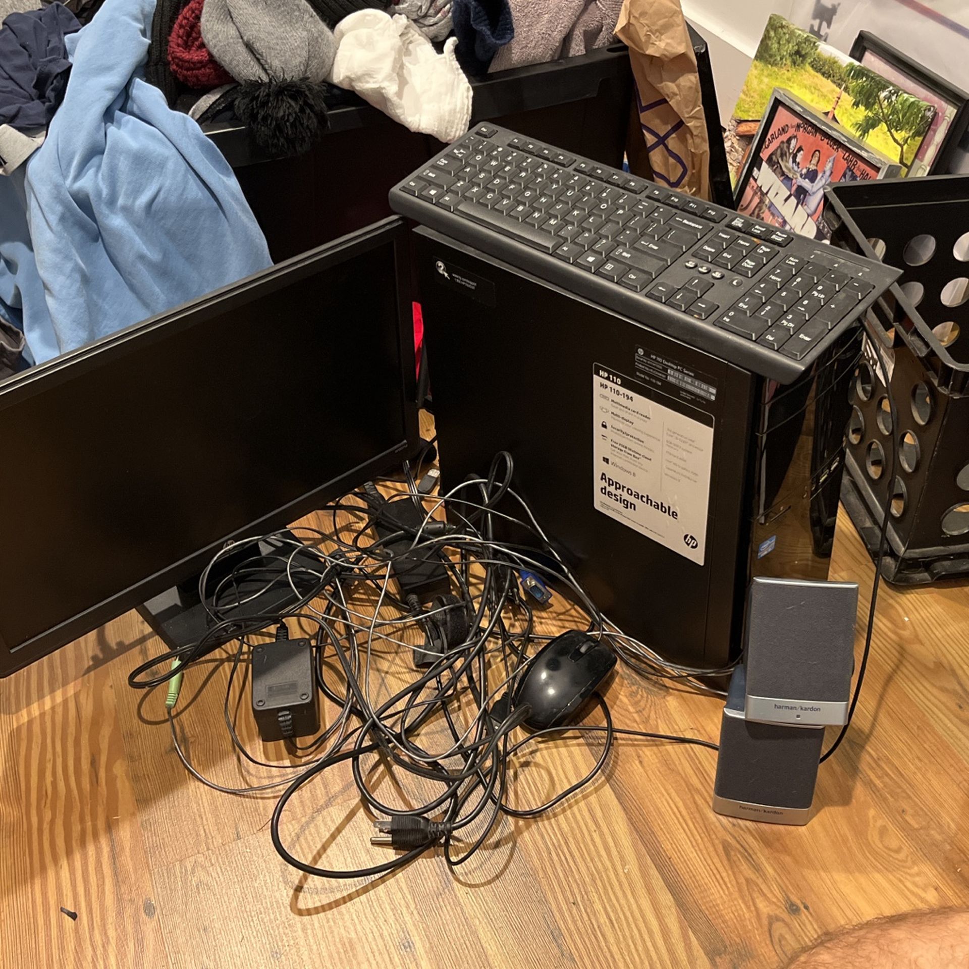 Hp 110-194 With Monitor, Keyboard, Mouse. Speakers And All Cables