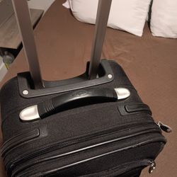 20"×14×9 Double Wheeled Carryon Suitcase.very Clean