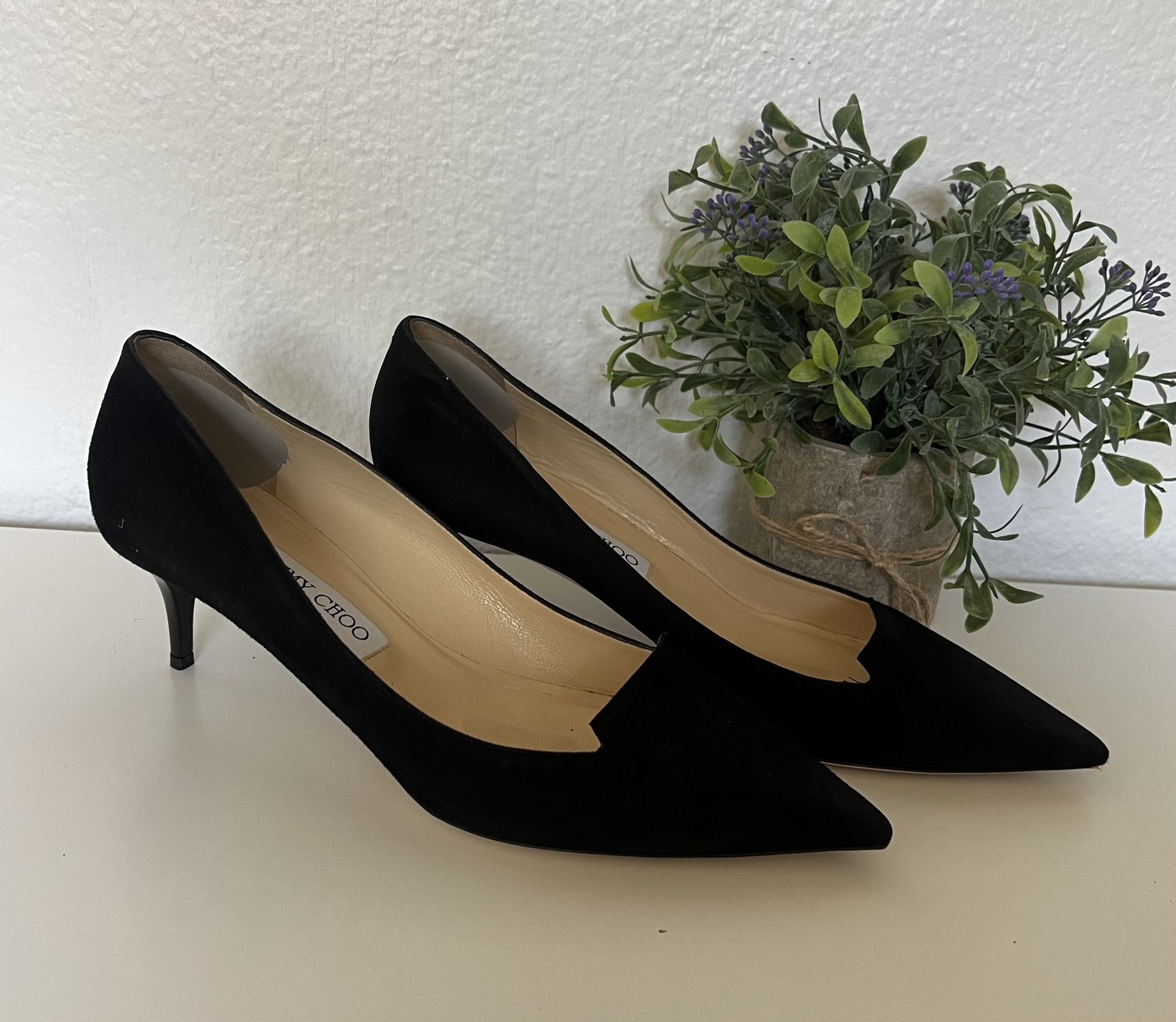 $800 JIMMY CHOO Allure 55 Kitten Classic Suede Pump BLACK POINTY HEEL 39 USA 9 in excellent conditions Shoes are in mint condition returns will NOT