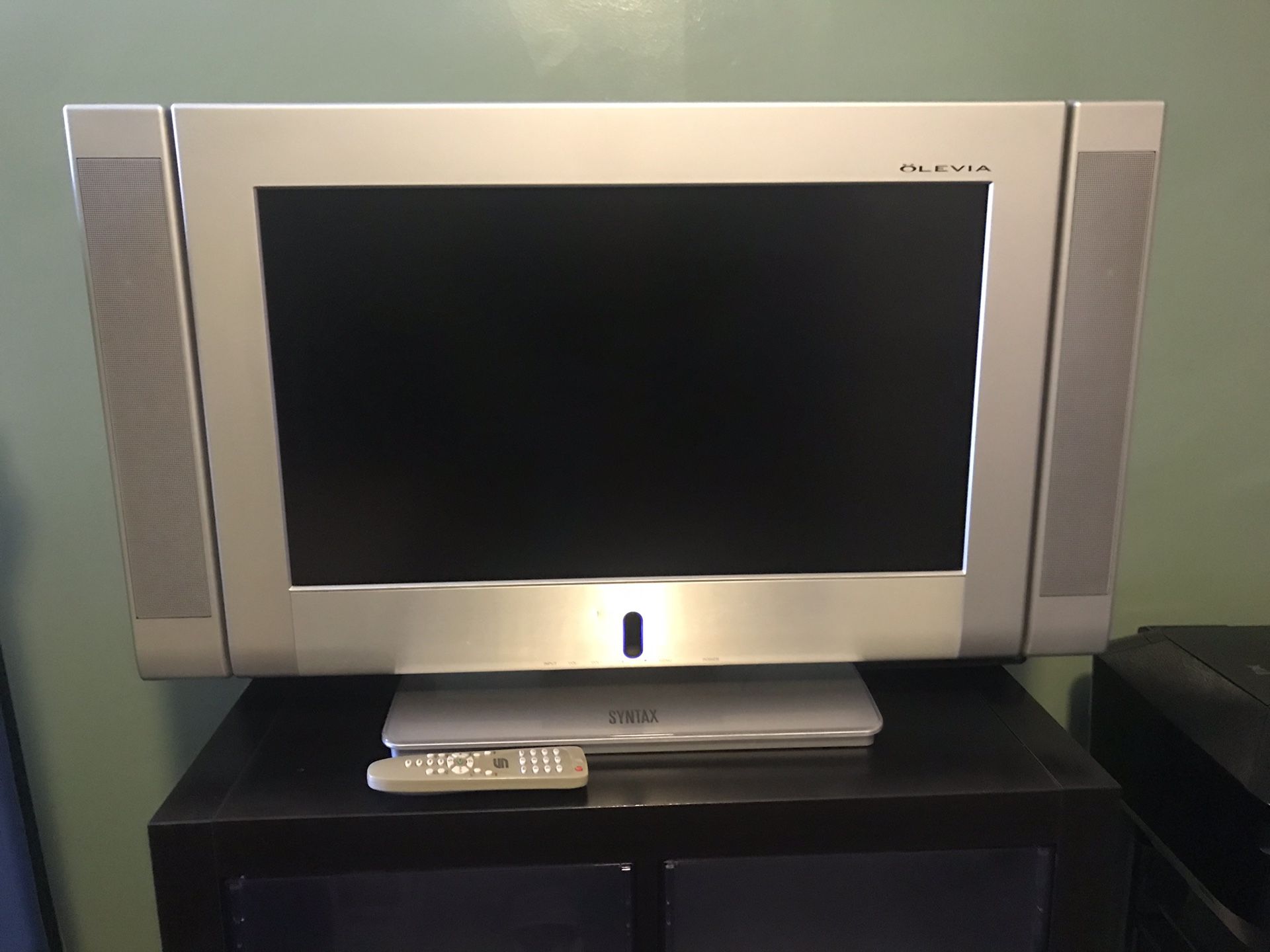 SYNTAX OLEVIA FLAT SCREEN WITH REMOTE