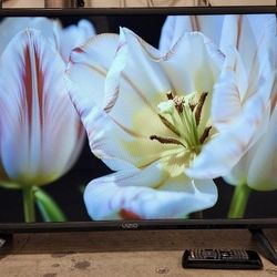 32" 1080p LCD Smart TV Model 2020