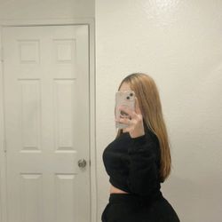 Set Alo Short  Y Suéter En Color Rojo Negro Rosa Azul Y Blanco 