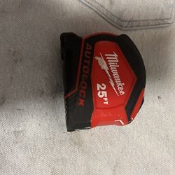 Milwaukee 25ft Auto Lock
