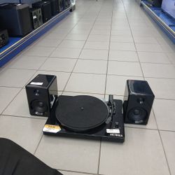 Victoria Turntable and Speakers