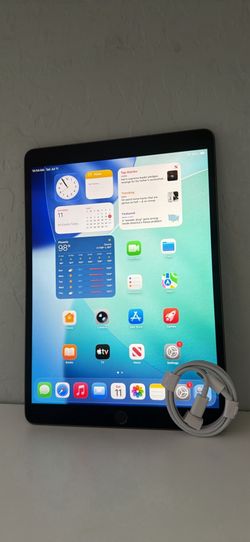 iPad Air 3. Like New And Unlocked! Wifi And Cellular!