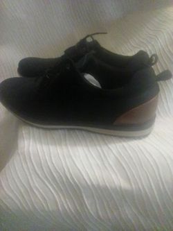 Black Low-To shoes with White Sole
