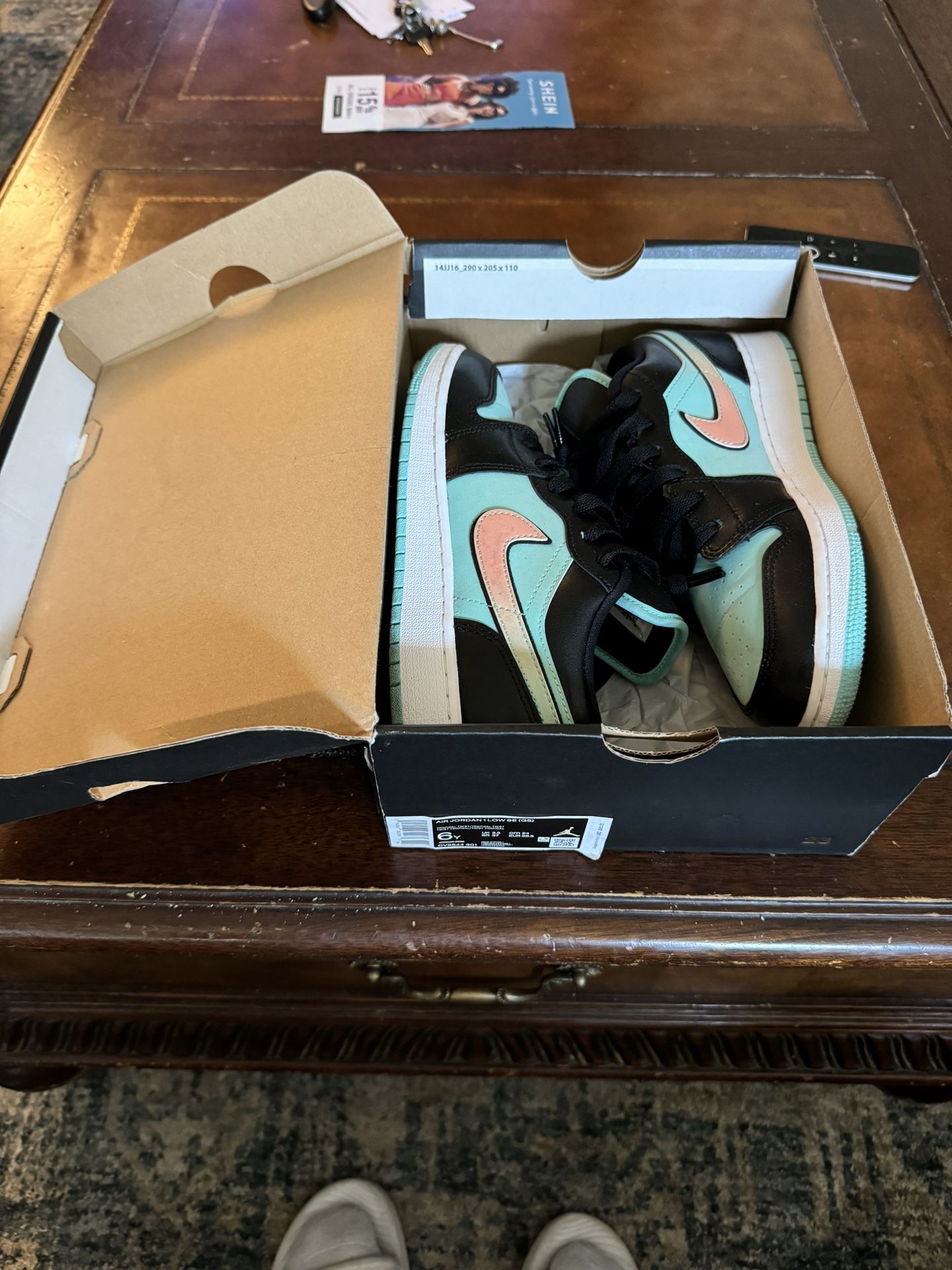 Jordan 1 Low Black And Tropical Twist Size 6y / 7.5 Women’s