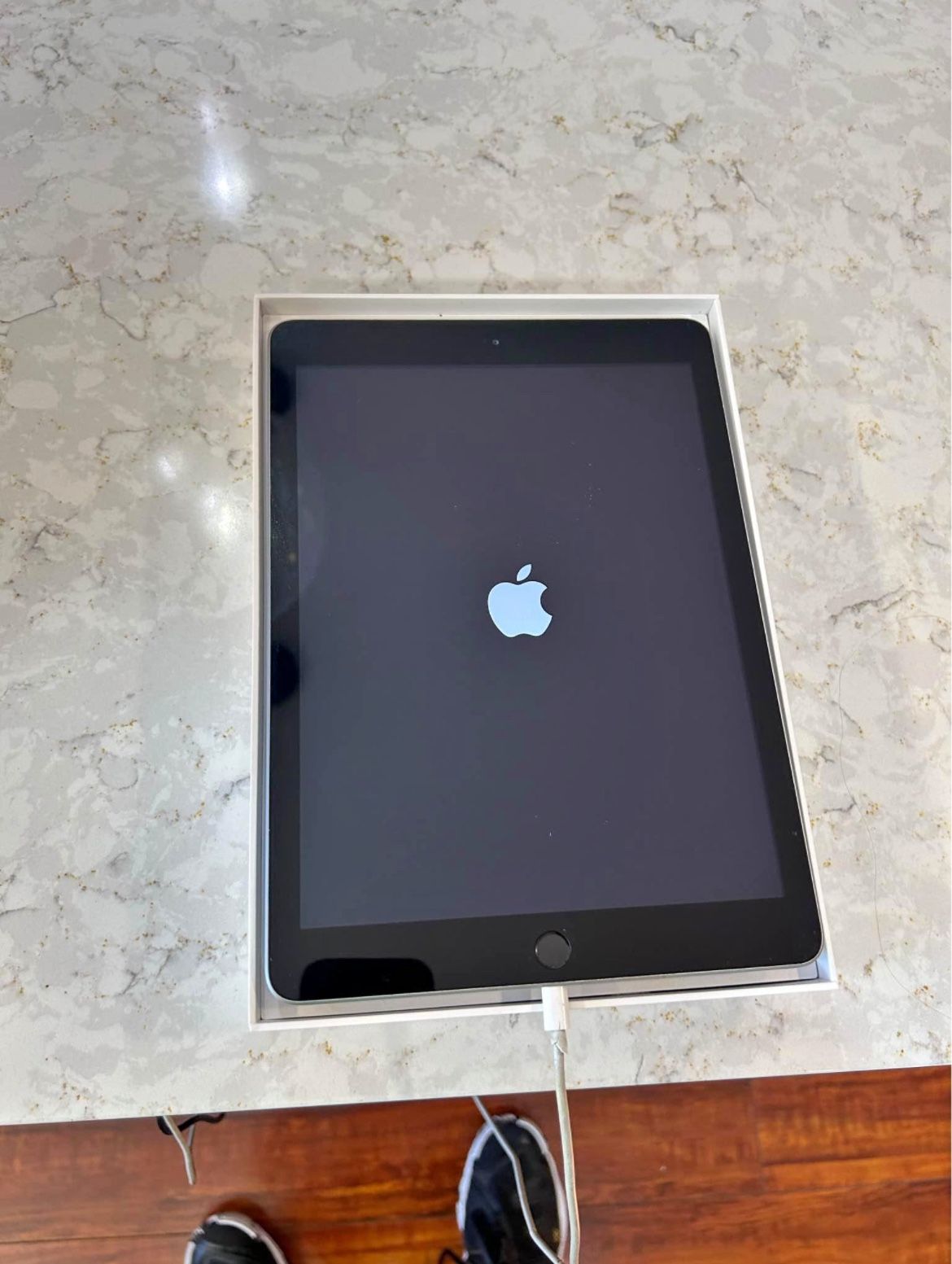 Wi-Fi iPad (5th Generation) silver 32 GB