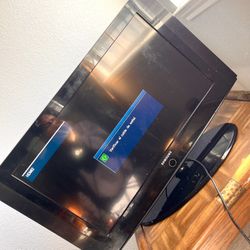 Samsung 32” Flat Screen TV pick up asap Like New & Clear