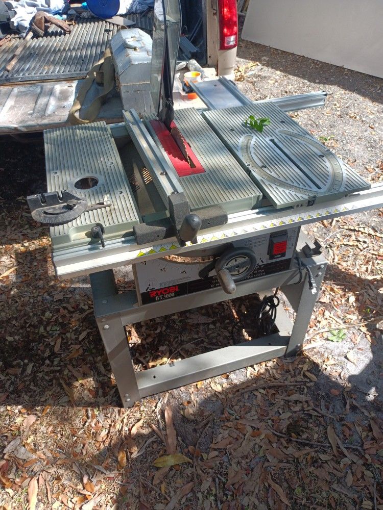 Ryobi Bt 3000 Table Saw for Sale in St. Petersburg, FL OfferUp