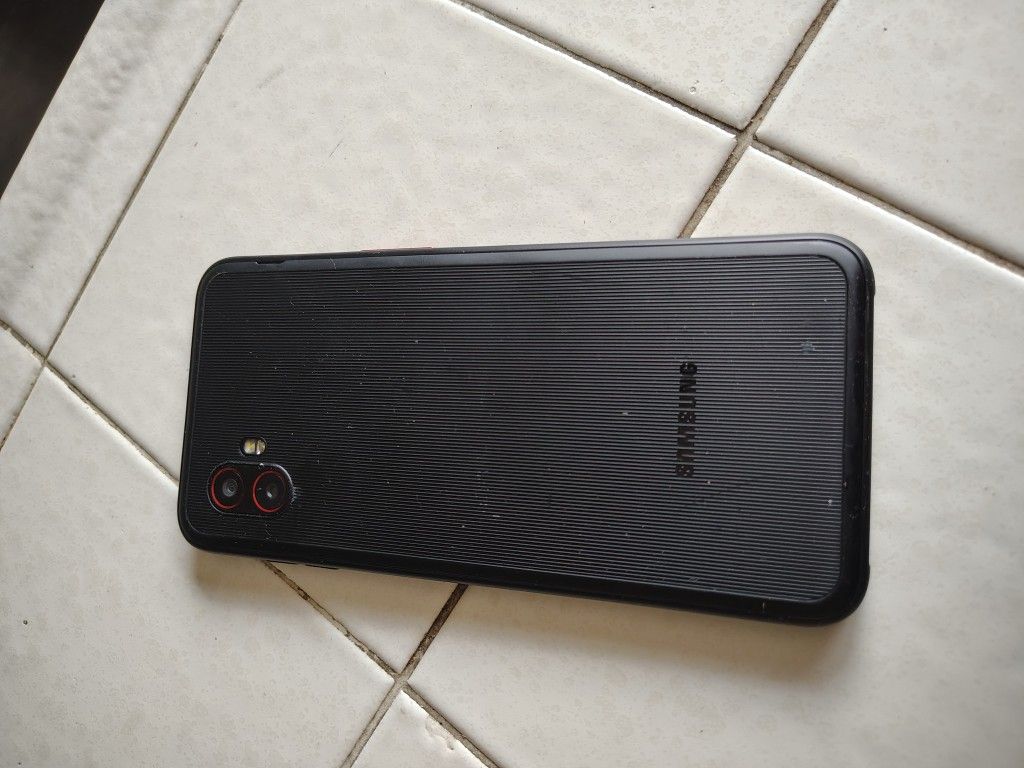 Samsung Galaxy XCover 6 Pro 5G for AT&T OR CRICKET in Great condition. Rugged military -STD-810H compliant*
IP 68 dust tight and water resistant
6.6-i