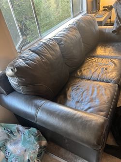 Great Condition Leather Couch/futon