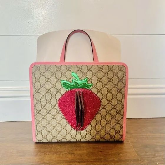 Stylish! NWT GUCCI Junior 3D Strawberry Supreme GG COATED CANVAS Tote Bag  630585