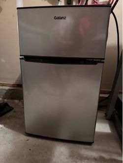 Mini fridge