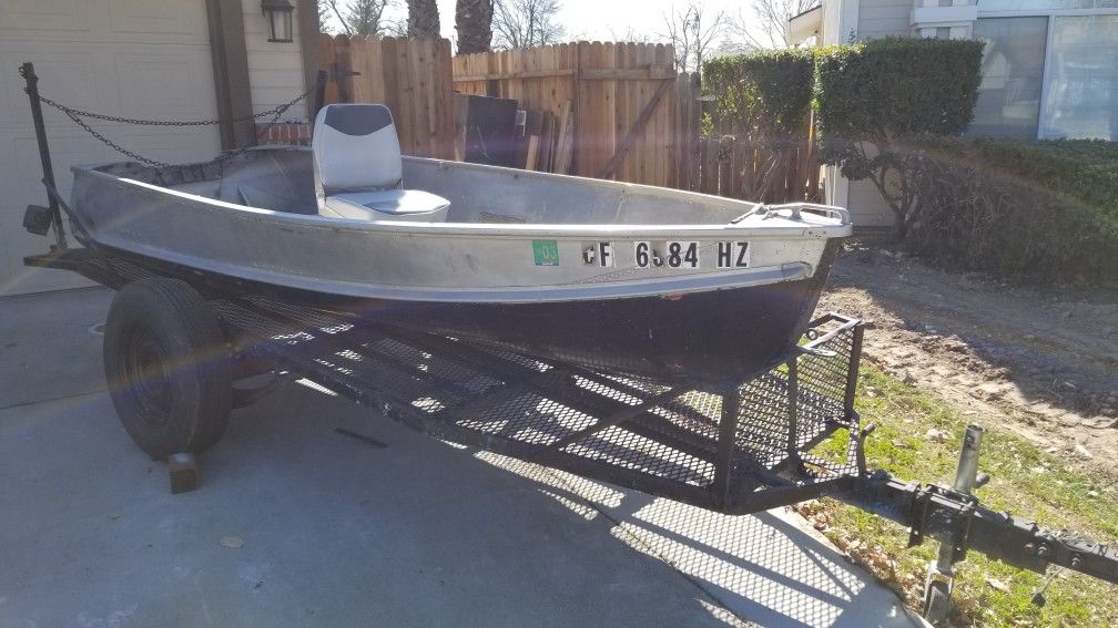 Crestliner 12 ft boat