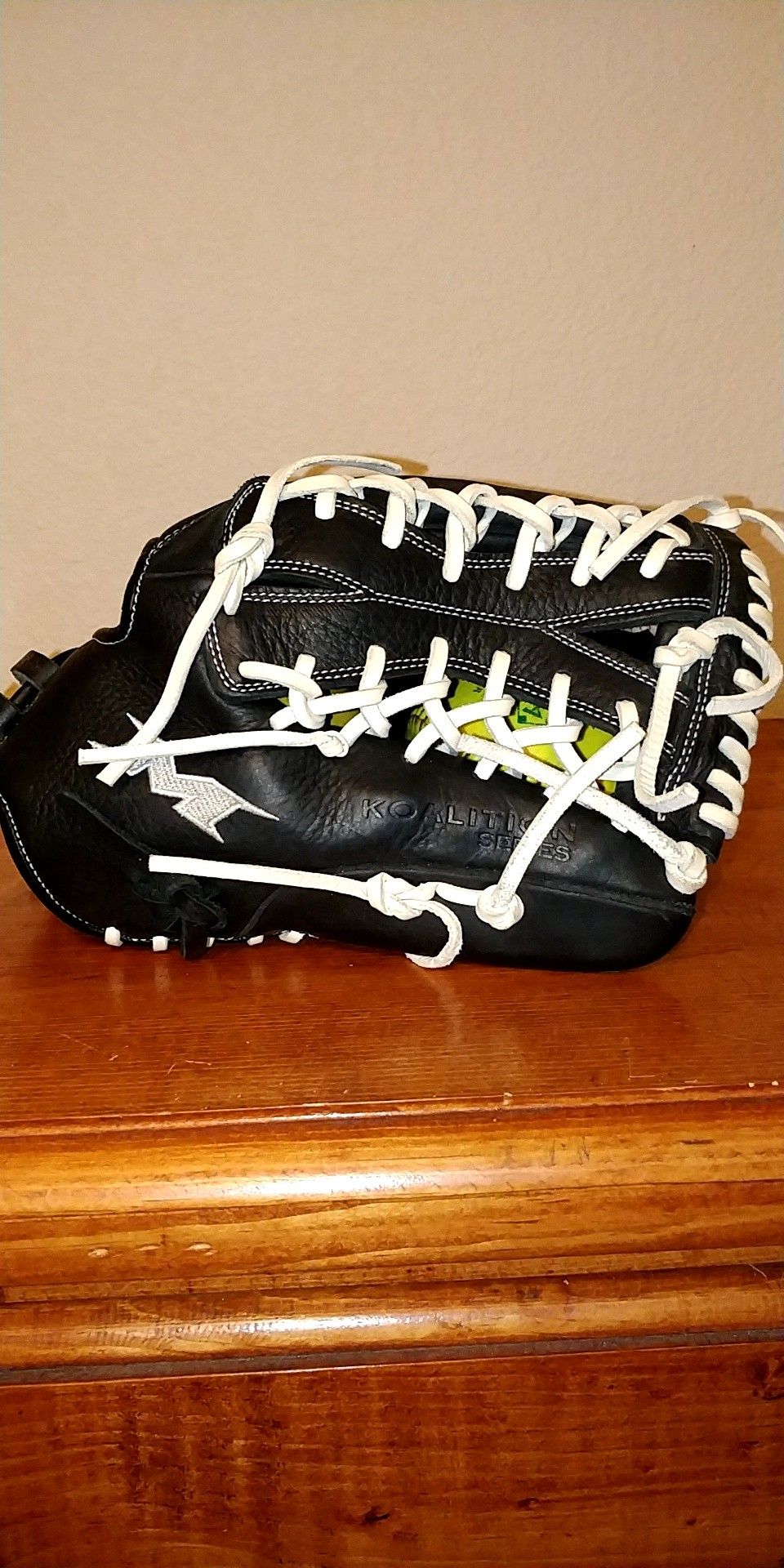 Miken Softball Glove 13.5in