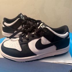 Nike Kids' Dunk Low 'Panda' White/Black. Size 2Y