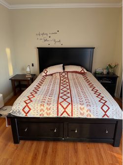 Queen bedroom set